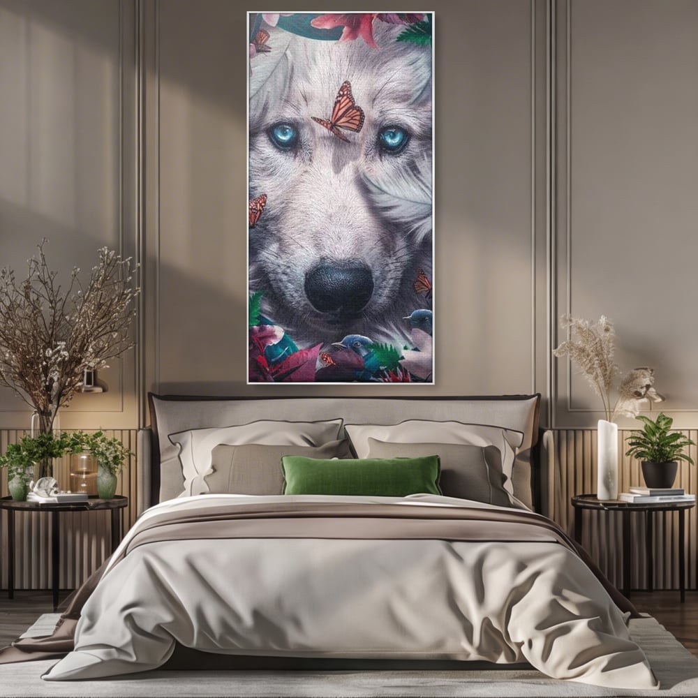 Tablou canvas cu tablou canvas cu lup alb si fluturi, in rama de aluminiu argintiu, pe perete intr-un dormitor